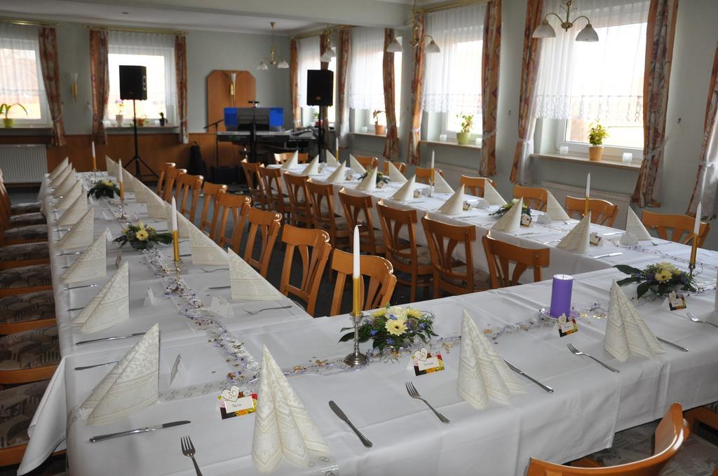 Hotel Elxleben Екстериор снимка