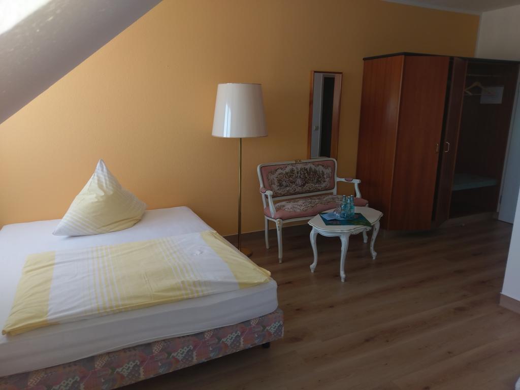 Hotel Elxleben Екстериор снимка
